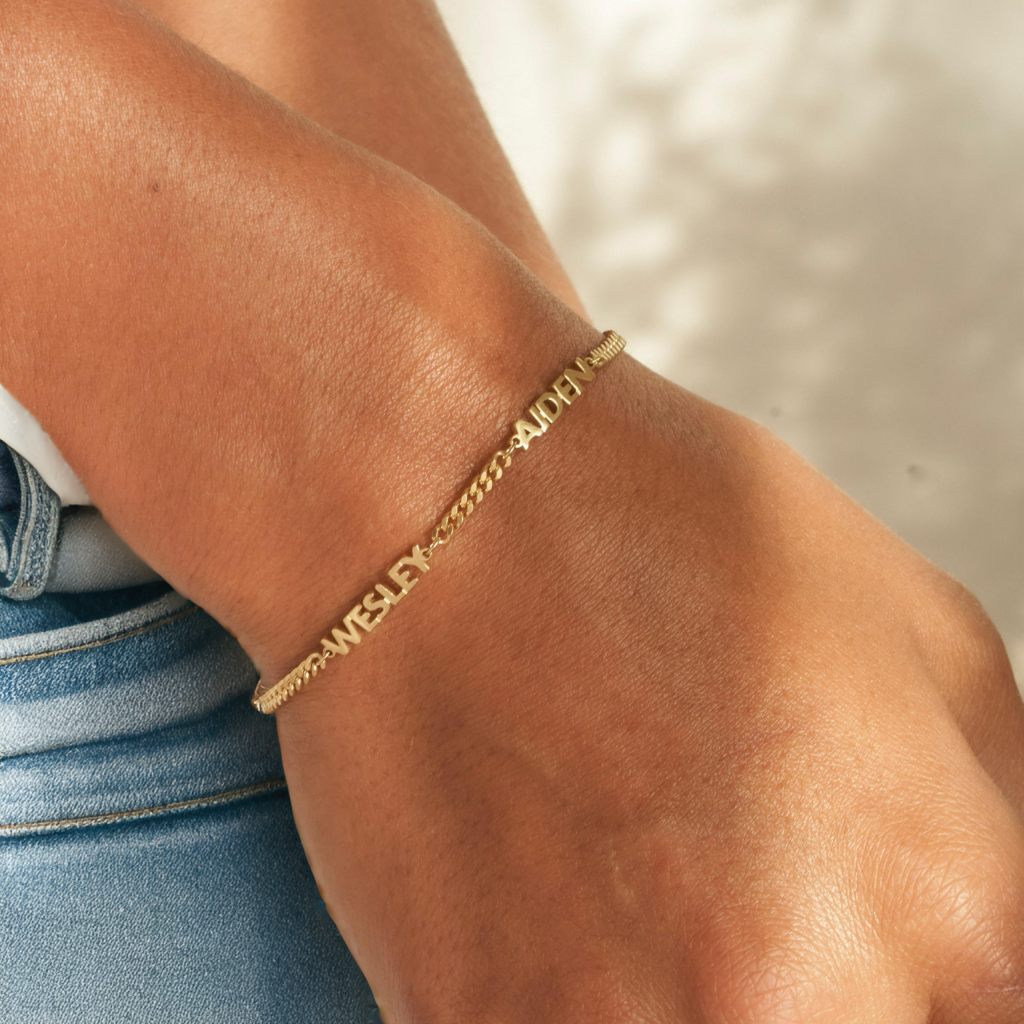 Pulsera personalizada | Graba los nombres que más importan para ti